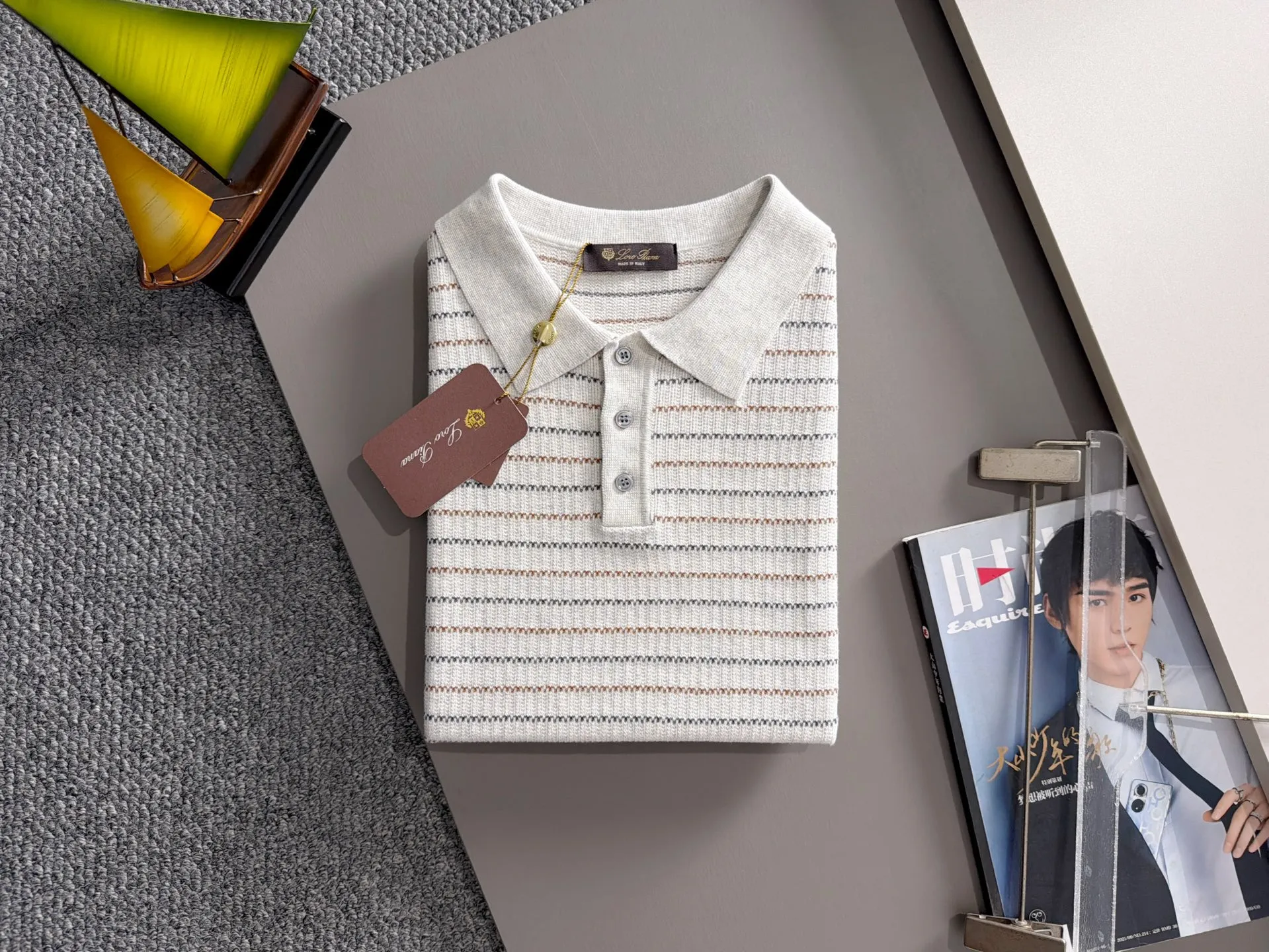 LP high quality Loro Piana 26ss New Arrival men's short-sleeved T-shirt. Made of combed cotton yarn knitted cotton fabric, no pressure when entering and exiting the counter. Exclusive control of raw materials. It feels substantial when weighed, and the upper body is more textured than ordinary T-shirts. This texture can handle the weather easily and is suitable for both hot and cold! Loose fit design, looks noble. The only correct version is available Size: M to 4XL